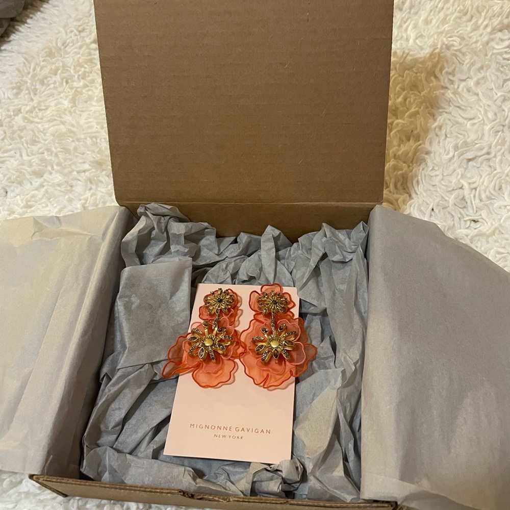 Mignonne Gavigan peach flower earrings